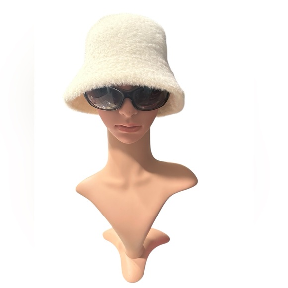 Accessories - Elegant White Bucket Hat